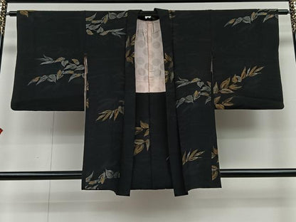 平和屋着物＃羽織 寿光織 枝葉文 黒地 金銀糸 正絹 逸品 CAAV5853id