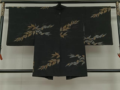 平和屋着物＃羽織 寿光織 枝葉文 黒地 金銀糸 正絹 逸品 CAAV5853id