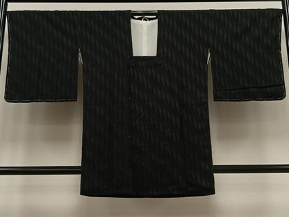 平和屋着物＃道行コート　立涌地紋　黒地　ショール付き　ロング丈　正絹　逸品　未使用　CAAV5918id