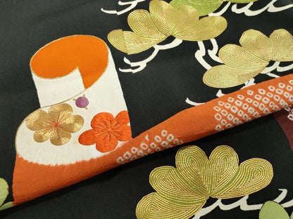 平和屋着物●極上　銀座　志ま亀　黒留袖　絞り　刺繍　絵巻松花文　金彩　たとう紙付き　正絹　逸品　CAAV6425vf