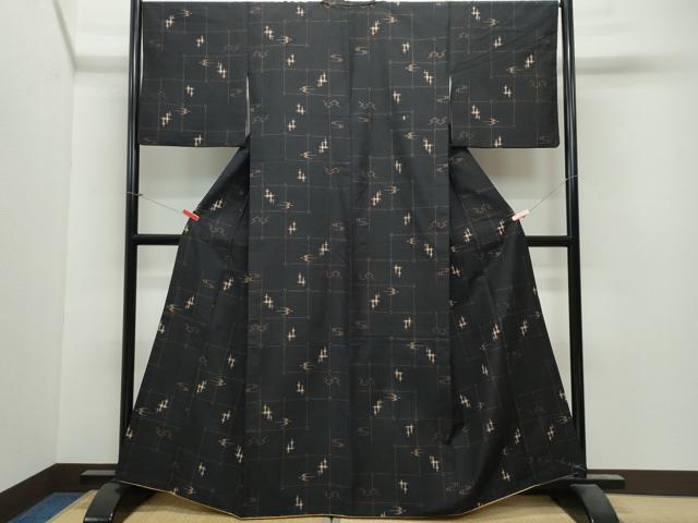 平和屋着物●本場琉球紬　琉球絣文様　黒地　正絹　逸品　CAAV6436vf