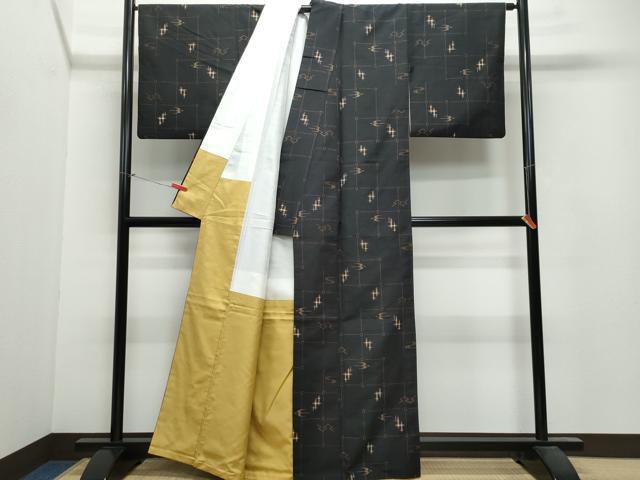 平和屋着物●本場琉球紬　琉球絣文様　黒地　正絹　逸品　CAAV6436vf