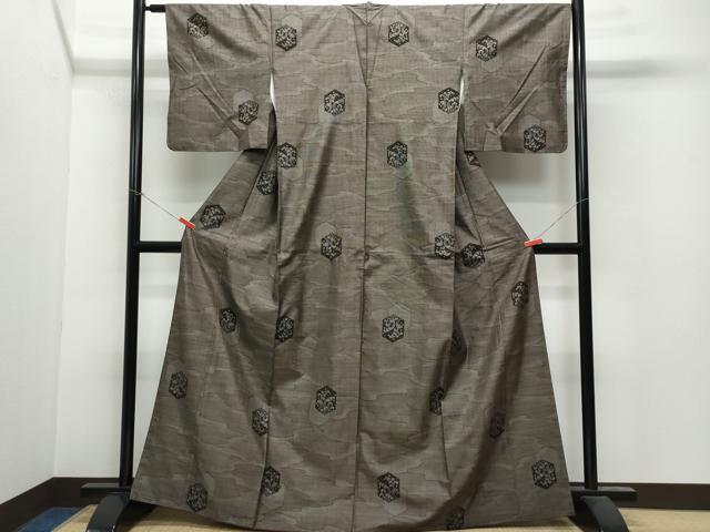 平和屋着物●本場大島紬　9マルキ　泥染め　亀甲立波文　駒走睦男作　証紙付き　正絹　逸品　CAAV6442vf