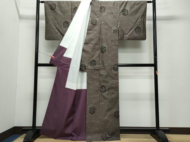 平和屋着物●本場大島紬　9マルキ　泥染め　亀甲立波文　駒走睦男作　証紙付き　正絹　逸品　CAAV6442vf