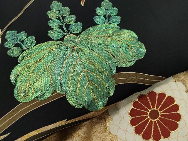平和屋着物●豪華黒留袖　作家物　駒刺繍　流水松桐花文　金彩　正絹　逸品　CAAV6528vf