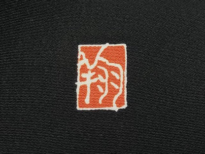 平和屋着物●豪華黒留袖　作家物　駒刺繍　流水松桐花文　金彩　正絹　逸品　CAAV6528vf