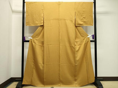 平和屋着物▽上質な色無地 単衣 鱗地紋 黄朽葉色 やまと誂製 正絹 逸品 未使用 CAAV8870gh