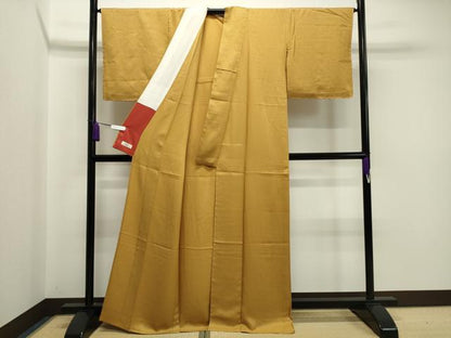 平和屋着物▽上質な色無地 単衣 鱗地紋 黄朽葉色 やまと誂製 正絹 逸品 未使用 CAAV8870gh