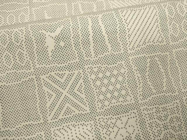 平和屋着物●本場大島紬　白大島　7マルキ　吉祥文　正絹　逸品　CAAV9370ze