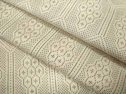 平和屋着物●本場大島紬 白大島 7マルキ 亀甲文様 正絹 逸品 CAAV9374ze