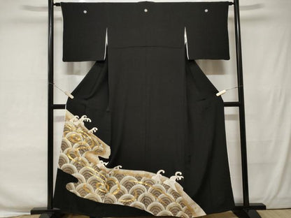 平和屋着物■豪華黒留袖　駒刺繍　青海波　立波文　金彩　正絹　逸品　CAAW0434ev
