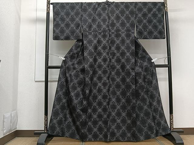 平和屋着物▽上質な紬 単衣 松皮菱文 黒地 正絹 逸品 CAAW1229xi