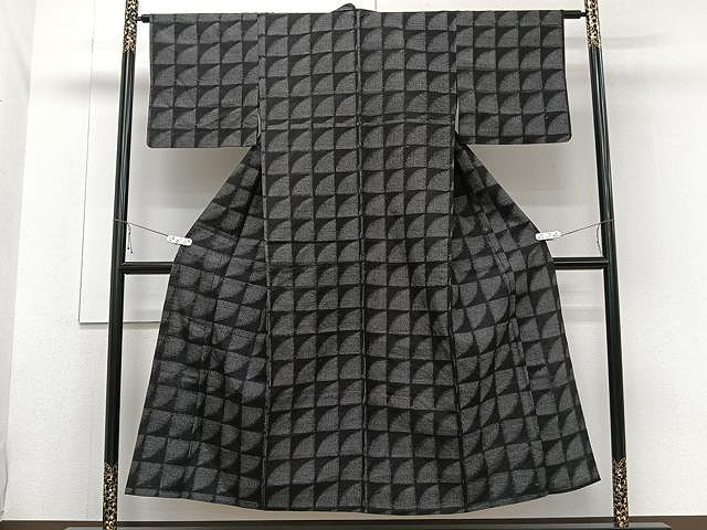 平和屋着物▽上質な紬 単衣 幾何学文 黒地 正絹 逸品 CAAW1338xi