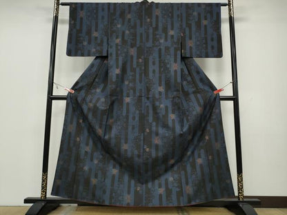 平和屋着物●本場大島紬 7マルキ エ霞花文 正絹 逸品 CAAW3159ut