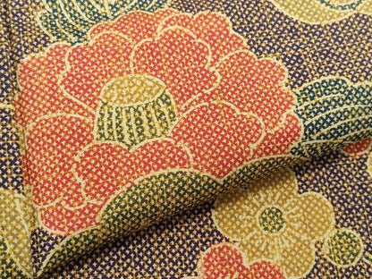 平和屋着物●本場染大島紬 舞蝶草花文 正絹 逸品 CAAW3698vf