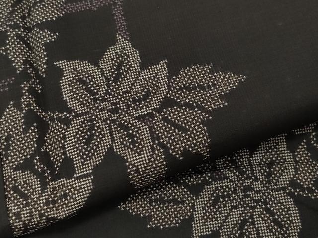平和屋着物●本場大島紬 7マルキ 地空き 花唐草文 正絹 逸品 CAAW3935vf