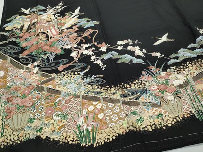 平和屋着物●豪華黒留袖　御所車飛鶴屏風草花文　金彩　正絹　逸品　CAAW3944vf