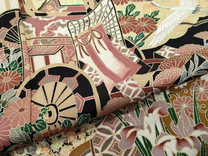 平和屋着物●豪華黒留袖　御所車飛鶴屏風草花文　金彩　正絹　逸品　CAAW3944vf