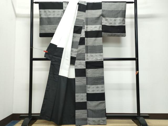平和屋着物●上質な紬 石摺 伝統工芸士 馬渕登作 横段吉祥文 反端付き 正絹 逸品 CAAW0949vf