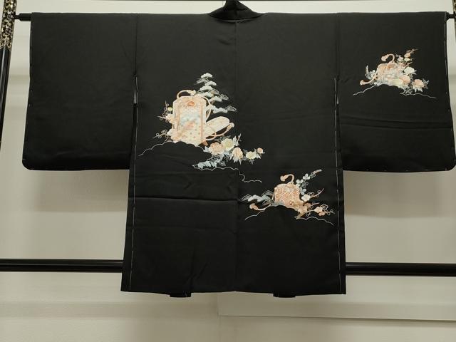 平和屋着物＃羽織 総刺繍 貝桶花文 黒地 正絹 逸品 CAAW4823dy