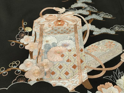 平和屋着物＃羽織 総刺繍 貝桶花文 黒地 正絹 逸品 CAAW4823dy