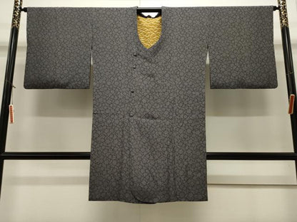 平和屋着物＃道行コート 雪輪文 黒地 ロング丈 正絹 逸品 CAAW4843dy