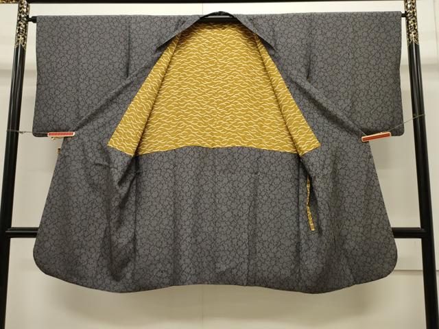 平和屋着物＃道行コート 雪輪文 黒地 ロング丈 正絹 逸品 CAAW4843dy