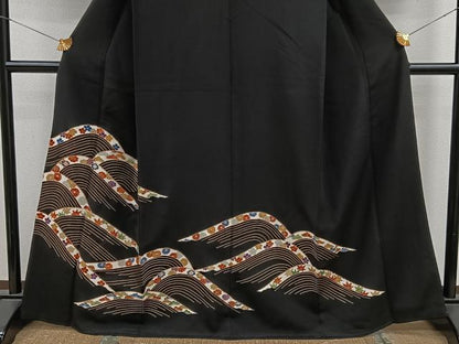 平和屋着物■豪華黒留袖　駒刺繍　立波吉祥文　金彩　正絹　逸品　CAAW6019kb