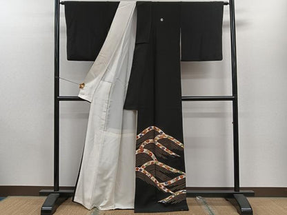 平和屋着物■豪華黒留袖　駒刺繍　立波吉祥文　金彩　正絹　逸品　CAAW6019kb