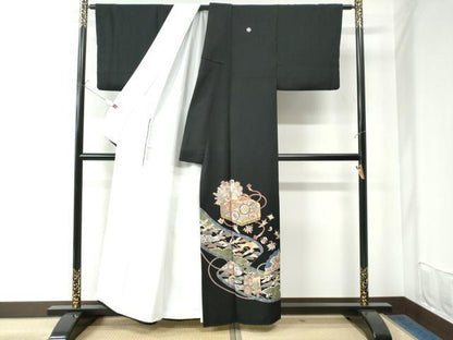 平和屋着物●豪華黒留袖 駒刺繍 文箱飛鶴扇御所車浜松花唐草文 金彩 正絹 逸品 CAAW7715yc
