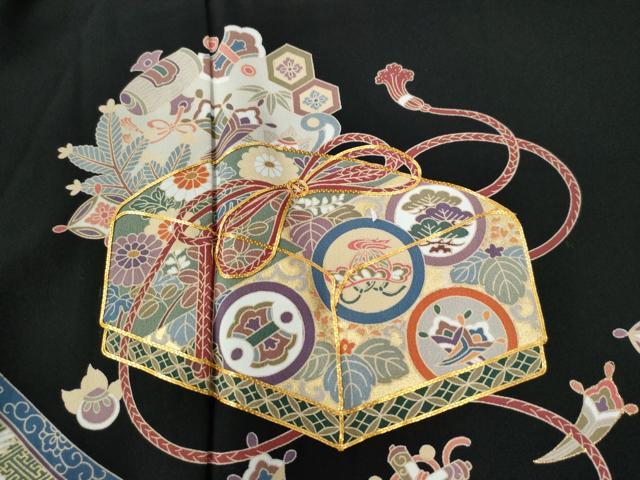 平和屋着物●豪華黒留袖 駒刺繍 文箱飛鶴扇御所車浜松花唐草文 金彩 正絹 逸品 CAAW7715yc