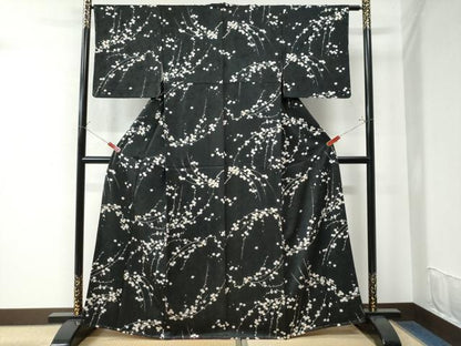 平和屋着物●上質な小紋 枝梅文 黒地 金彩 正絹 逸品 未使用 CAAW7827yc