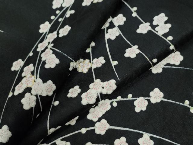 平和屋着物●上質な小紋 枝梅文 黒地 金彩 正絹 逸品 未使用 CAAW7827yc