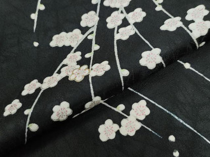 平和屋着物●上質な小紋 枝梅文 黒地 金彩 正絹 逸品 未使用 CAAW7827yc