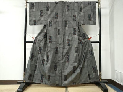 平和屋着物●本場大島紬 7マルキ 短冊重ね花唐草文 正絹 逸品 未使用 CAAW7829yc