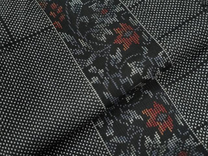 平和屋着物●本場大島紬 7マルキ 短冊重ね花唐草文 正絹 逸品 未使用 CAAW7829yc