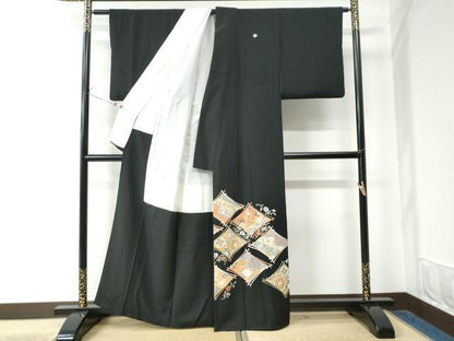 平和屋着物●豪華黒留袖 駒刺繍 溢れ松葉菱吉祥花唐草文 金彩 正絹 逸品 CAAW7897yc