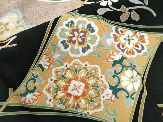 平和屋着物●豪華黒留袖 駒刺繍 溢れ松葉菱吉祥花唐草文 金彩 正絹 逸品 CAAW7897yc