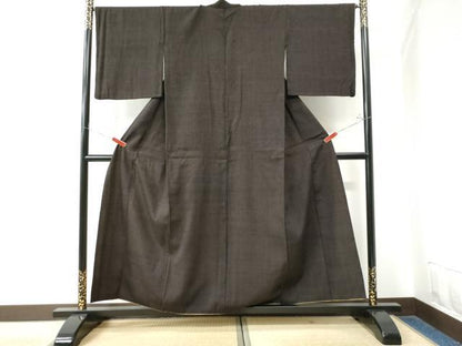 平和屋着物●本場結城紬　重要無形文化財　80亀甲　総詰め　黒地　正絹　逸品　CAAW7961yc