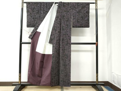 平和屋着物●本場大島紬　7マルキ　笹竹枝松文　正絹　逸品　CAAW8016yc
