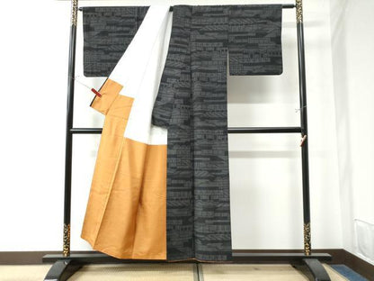 平和屋着物●結城紬　80亀甲　霞吉祥文　黒地　正絹　逸品　CAAW8070yc