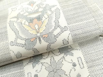 平和屋着物●本場大島紬 白大島 9マルキ 色紙重ね花蝶唐草文 正絹 逸品 CAAW8214yc