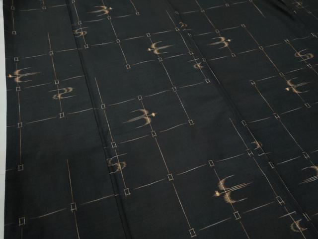 平和屋着物●本場琉球紬 絣文様 黒地 正絹 逸品 CAAW8394yc