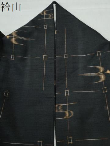 平和屋着物●本場琉球紬 絣文様 黒地 正絹 逸品 CAAW8394yc