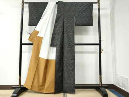 平和屋着物●本場大島紬　花菱文　小田急百貨店扱い　正絹　逸品　CAAW8630yc