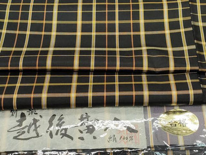 平和屋着物●越後黄八　紬　黒八丈　格子柄　証紙付き　正絹　逸品　CAAX0813vf