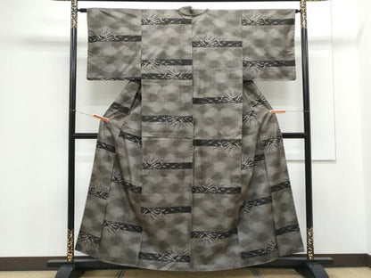 平和屋着物●本場大島紬 7マルキ 草葉文 正絹 逸品 未使用 CAAX3077th