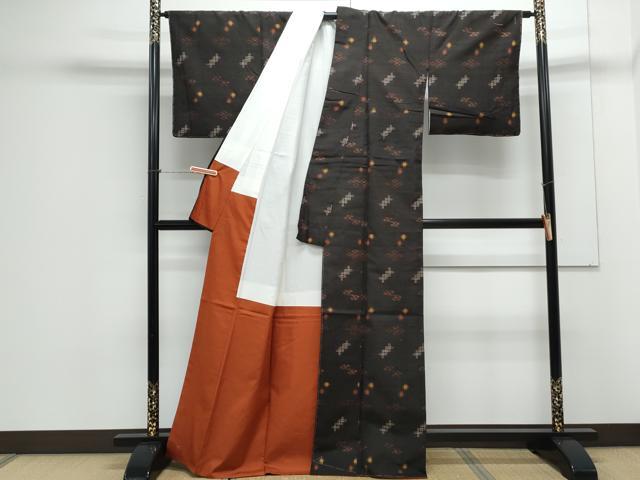 平和屋着物●本場久米島紬　草木染　泥染め　手織　吉祥文　証紙付き  　正絹　逸品　未使用　CAAX3081th