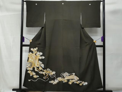 平和屋着物■豪華黒留袖　駒刺繍　御所車扇面菊文　金銀糸　正絹　逸品　CAAX5495fb
