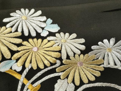 平和屋着物■豪華黒留袖　駒刺繍　御所車扇面菊文　金銀糸　正絹　逸品　CAAX5495fb